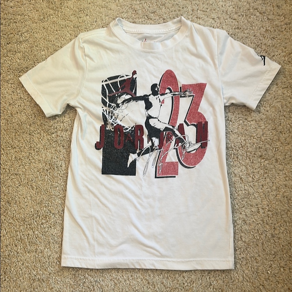 Kids Jordan t-shirt size medium 10-12